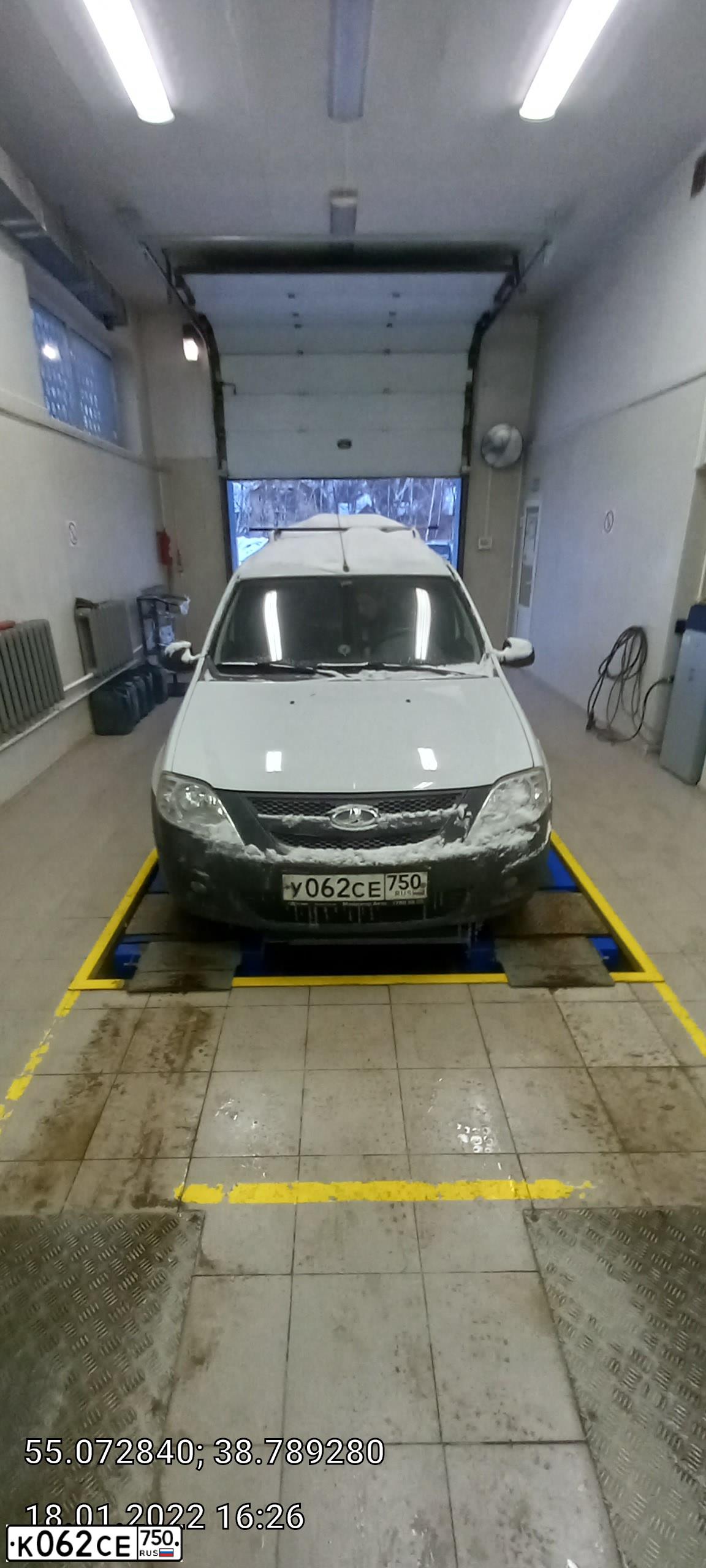 Фото автомобиля LADA LARGUS, 2017 — госномер У062СЕ750. Цвет: БЕЛЫЙ