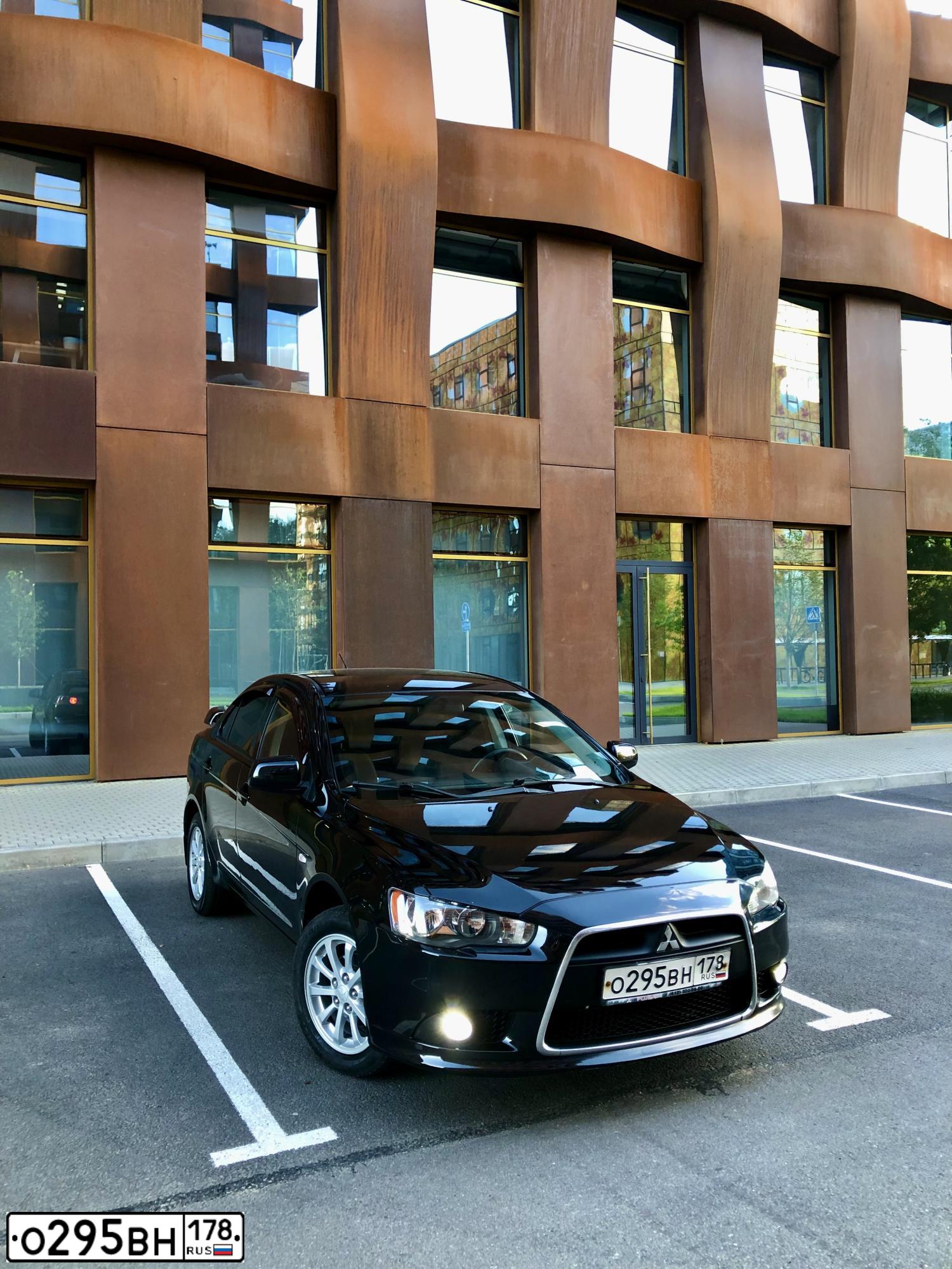 Фото автомобиля MITSUBISHI LANCER, 2012 — госномер Е024НУ51. Цвет: ЧЕРНЫЙ