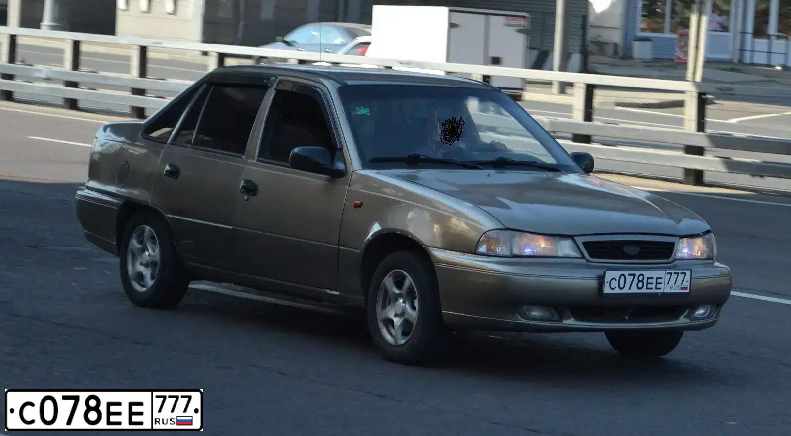 Фото автомобиля DAEWOO NEXIA, 2000 — госномер К235РН197. Цвет: КОРИЧНЕВЫЙ СВЕТЛЫЙ