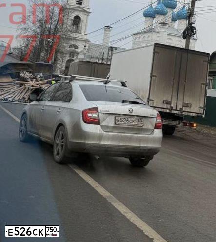 Фото автомобиля SKODA RAPID, 2017 — госномер Е526СК750. Цвет: СЕРЕБРИСТЫЙ