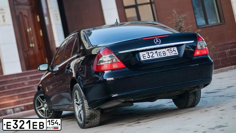 Фото автомобиля MERCEDES E-KLASSE, 2007 — госномер Т253ТТ154. Цвет: ЧЕРНЫЙ
