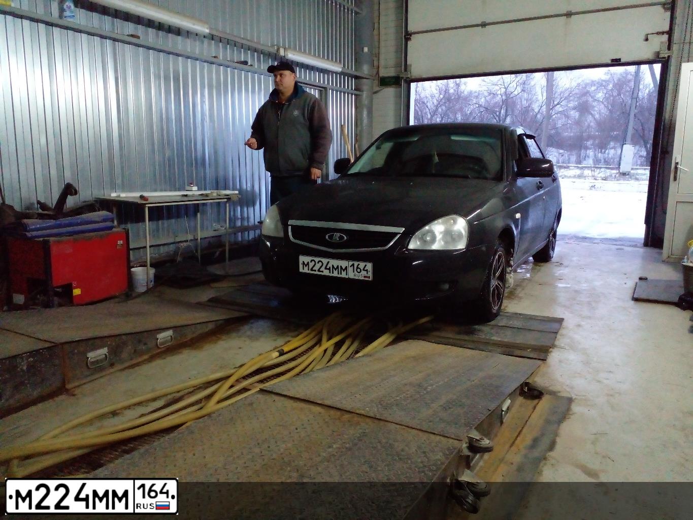 Фото автомобиля ЛАДА 217230 ЛАДА ПРИОРА, 2009 — госномер М284ВК164. Цвет: Сине-Черный