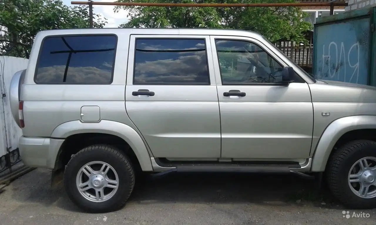 Фото автомобиля UAZ 3163 PATRIOT, 2013 — госномер В239СМ161. Цвет: Серебристо-желтый металлик