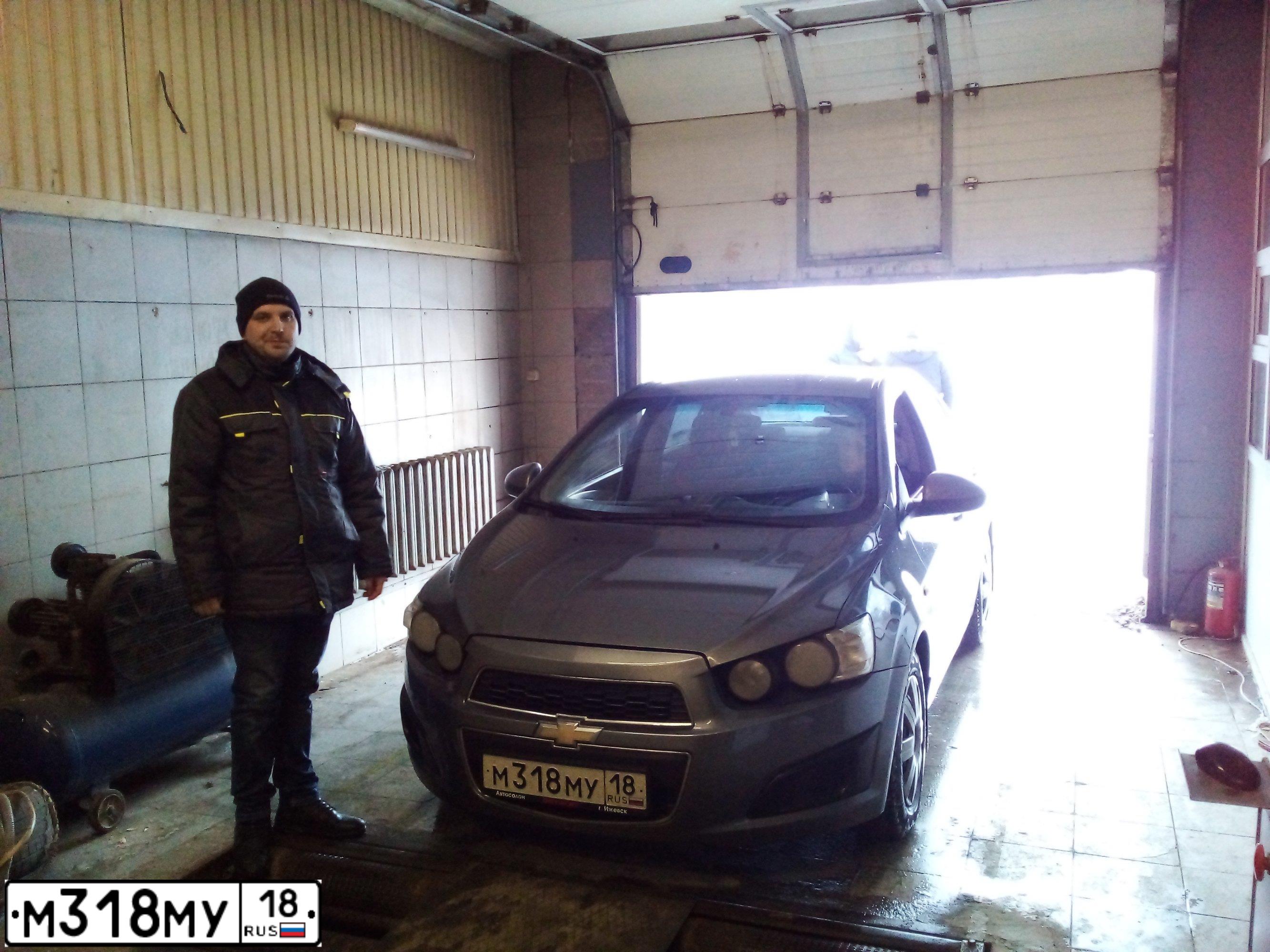 Фото автомобиля CHEVROLET AVEO, 2013 — госномер Р513ОК48. Цвет: СЕРЫЙ МЕТАЛЛИК