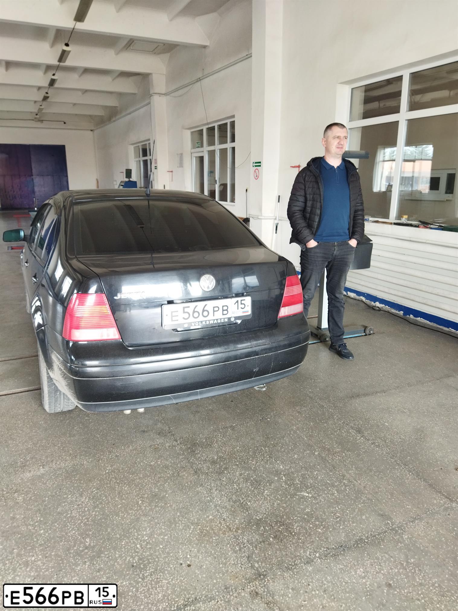 Фото автомобиля VOLKSWAGEN JETTA, 2000 — госномер У332ВВ07. Цвет: ЧЕРНЫЙ