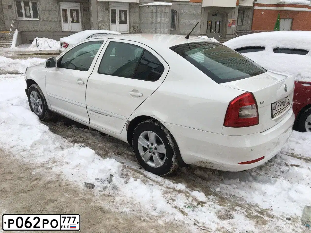 Фото автомобиля SKODA OCTAVIA, 2012 — госномер Р737НО797. Цвет: Белый