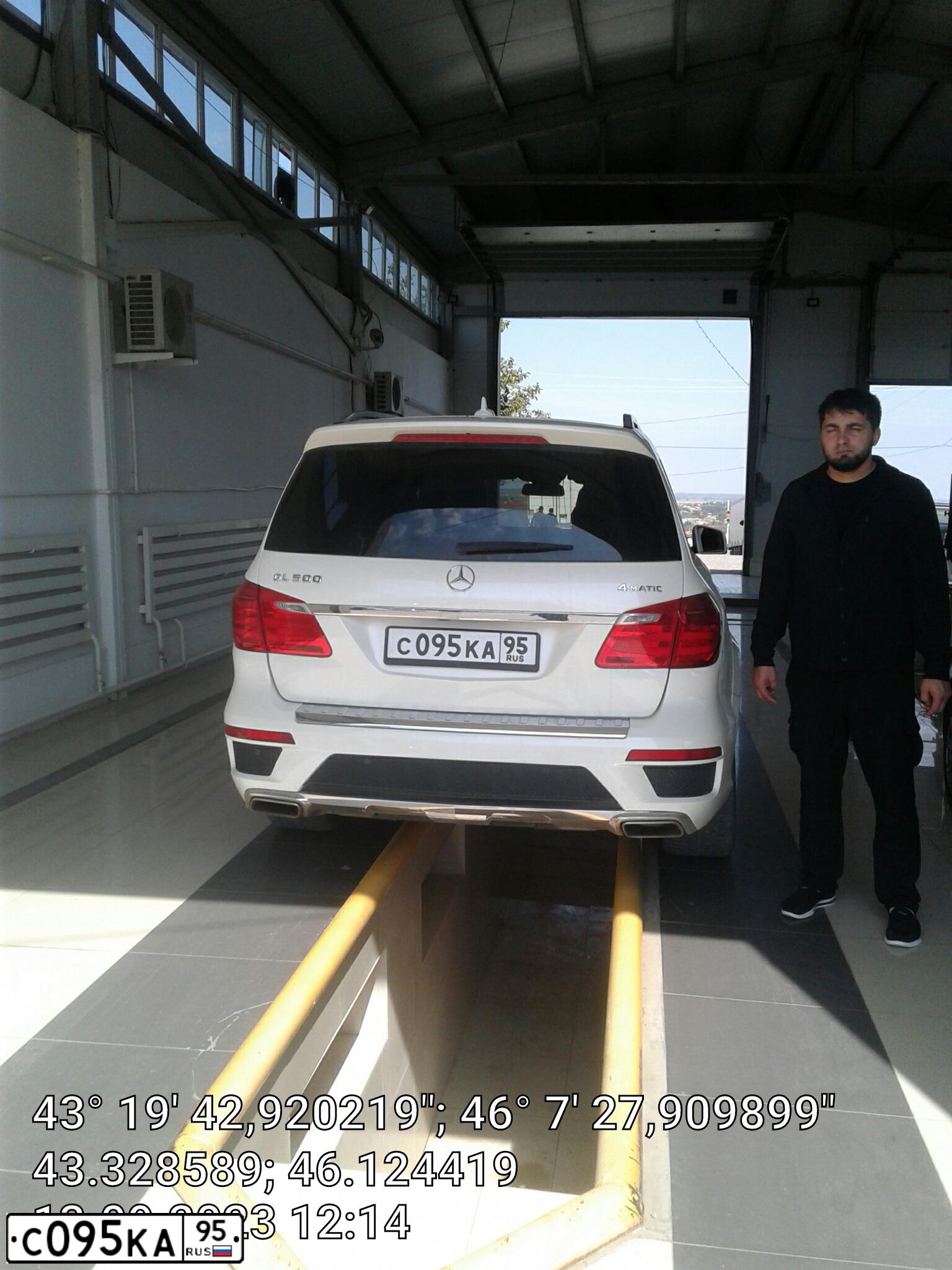 Фото автомобиля LANDROVER RANGE ROVER SPORT, 2009 — госномер К006ХЕ150. Цвет: ЧЕРНЫЙ