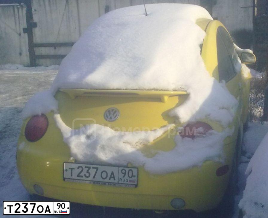Фото автомобиля VOLKSWAGEN BEETLE, 2000 — госномер Т237ОА90. Цвет: ЖЁЛТЫЙ