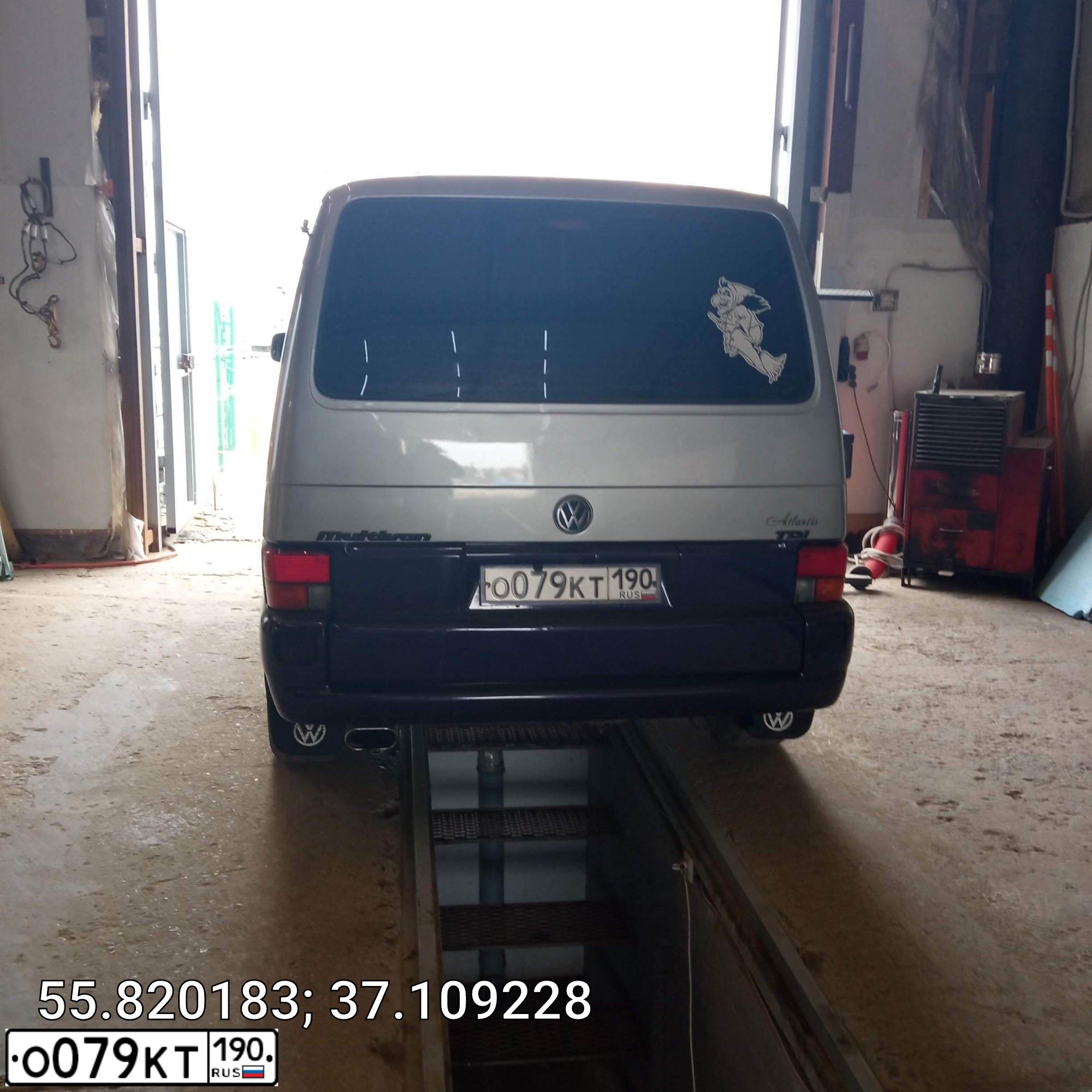 Фото автомобиля VOLKSWAGEN MULTIVAN, 1998 — госномер О079КТ190. Цвет: СЕРЫЙ