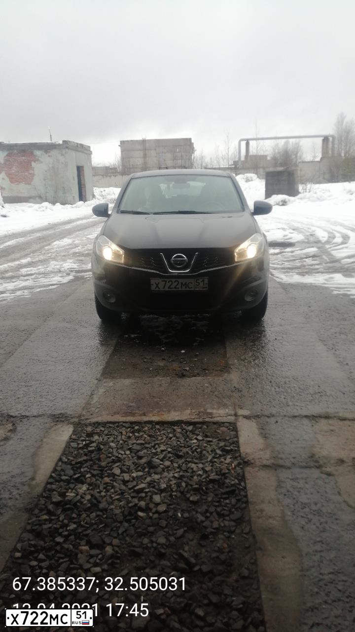 Фото автомобиля NISSAN QASHQAI, 2013 — госномер Н976НО123. Цвет: КРАСНЫЙ