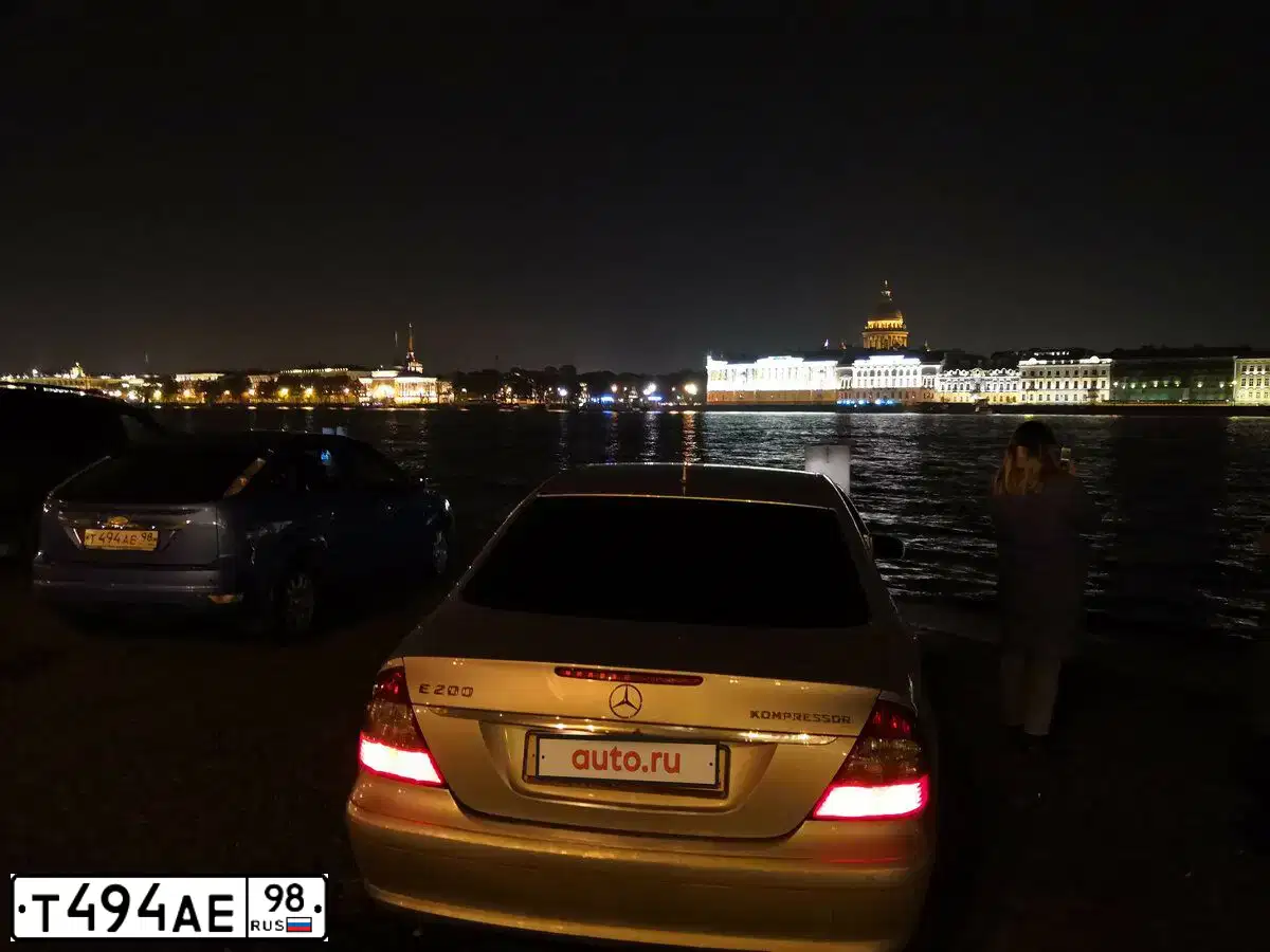 Фото автомобиля FORD FOCUS, 2008 — госномер Т494АЕ98. Цвет: ЯРКО-ГОЛУБОЙ