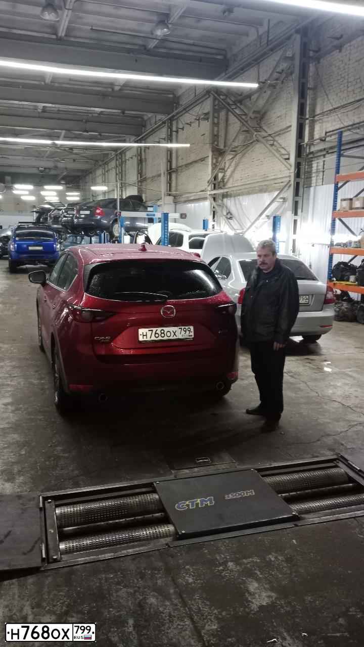 Фото автомобиля MAZDA CX-5, 2019 — госномер Н768ОХ799. Цвет: Красный
