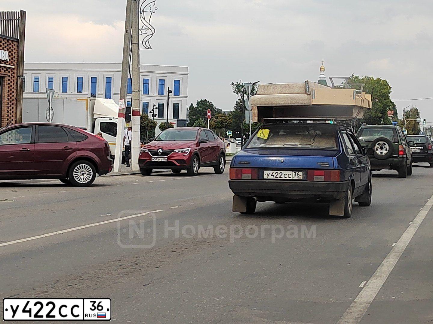 Фото автомобиля LADA 2109 SAMARA, 2002 — госномер У422СС36. Цвет: СЕРЕБРИСТЫЙ ЯРКО-СИНИЙ