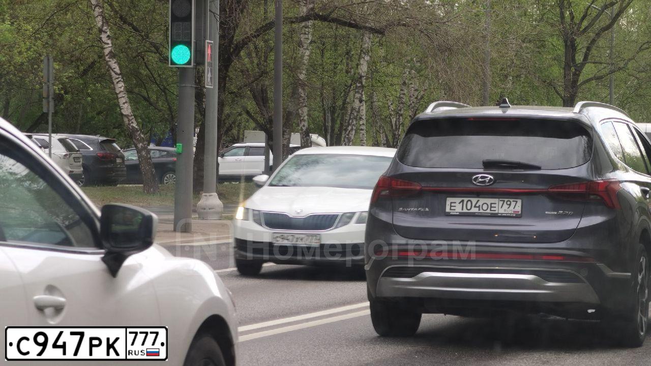 Фото автомобиля FORD EXPLORER, 2013 — госномер Т883АХ761. Цвет: ЧЕРНЫЙ