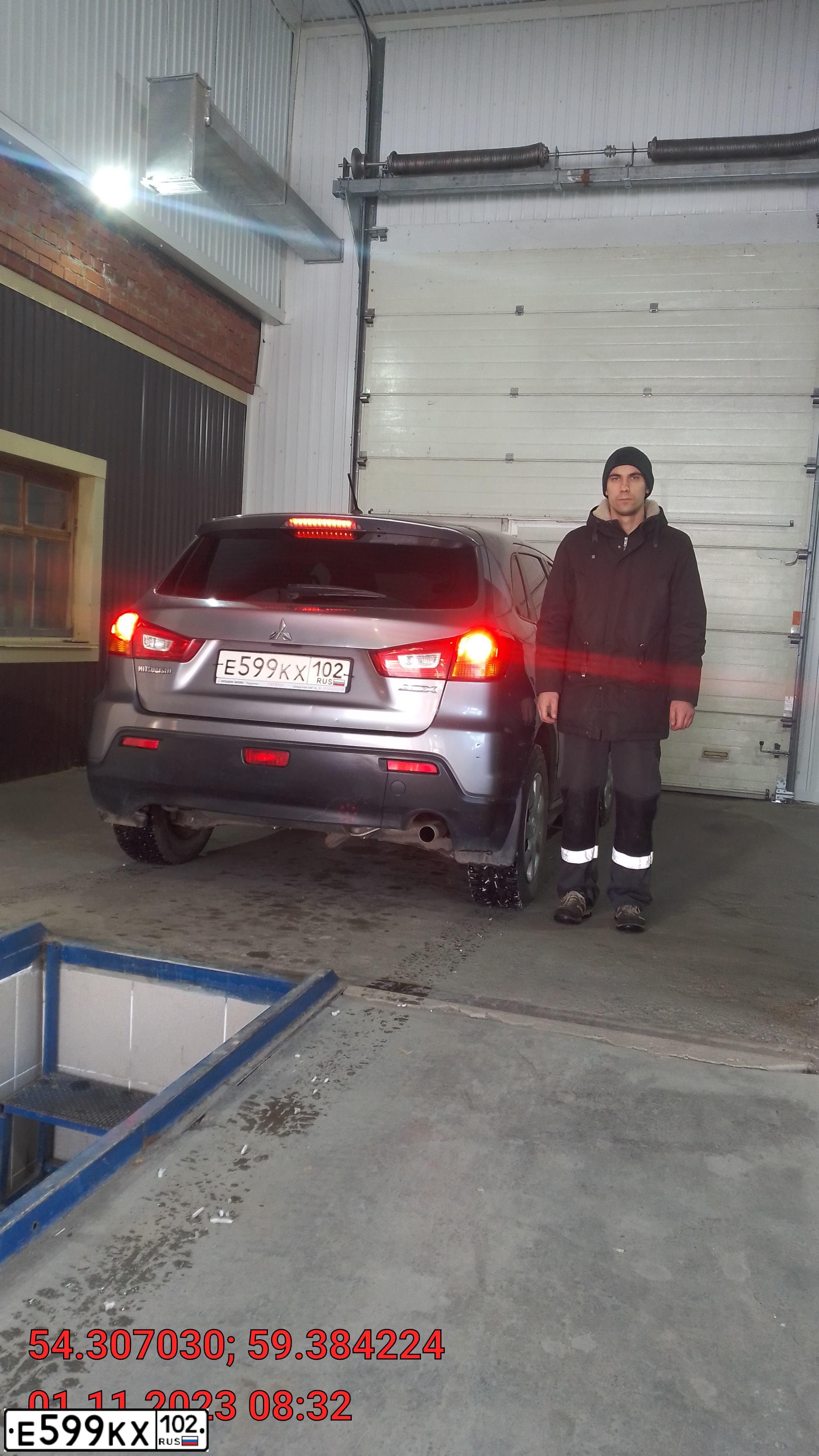 Фото автомобиля MITSUBISHI ASX, 2012 — госномер Е599КХ102. Цвет: СЕРЫЙ