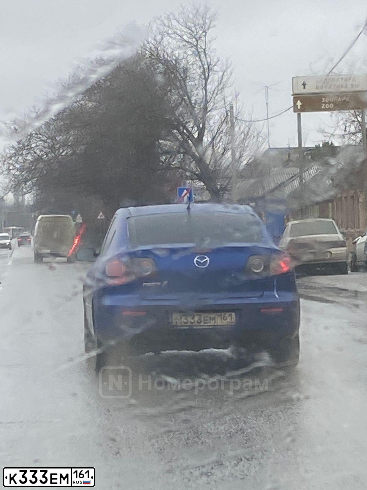 Фото автомобиля KIA K5, 2022 — госномер Е074ОР761. Цвет: ЧЕРНЫЙ