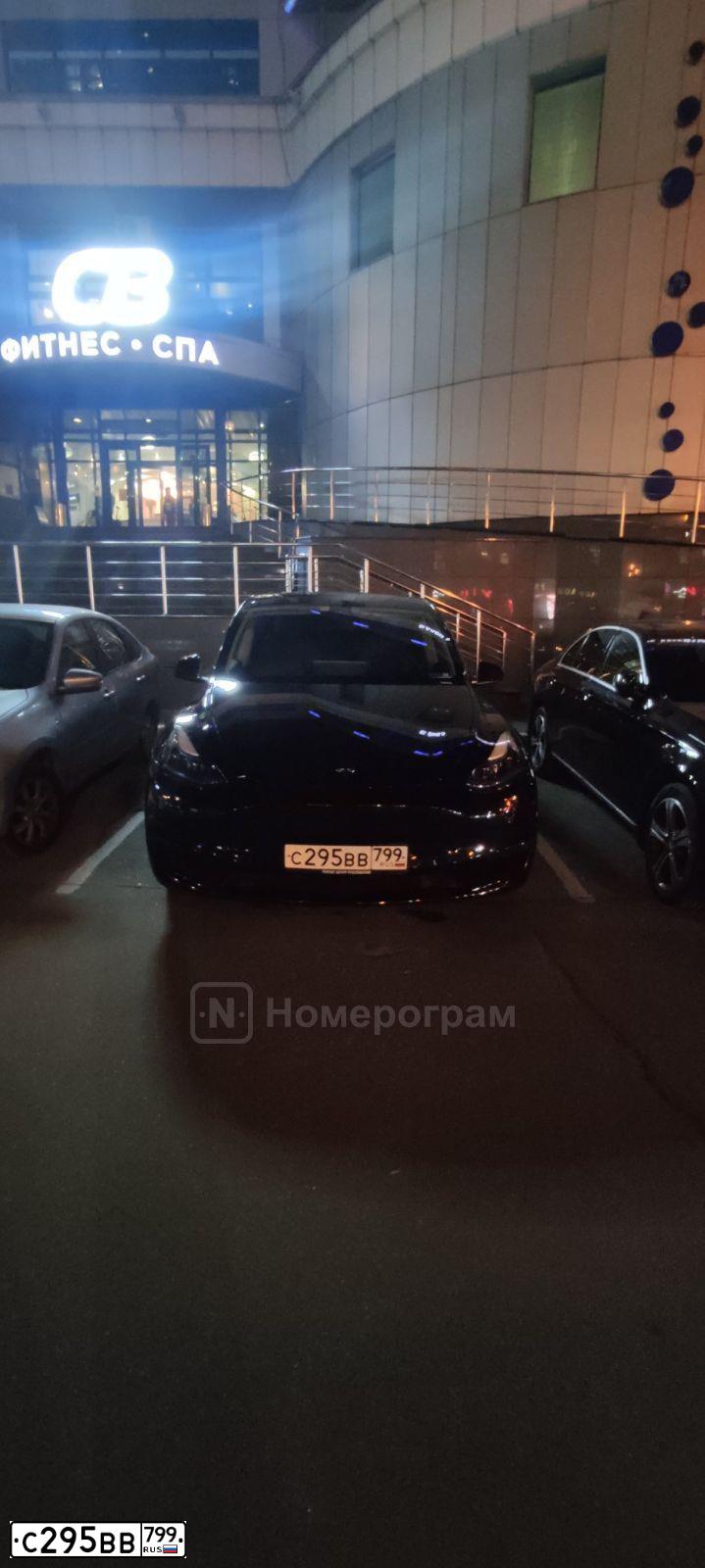 Фото автомобиля TESLA MODEL Y, 2021 — госномер С295ВВ799. Цвет: ЧЕРНЫЙ