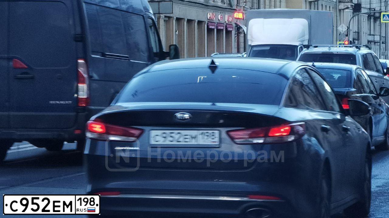 Фото автомобиля KIA MAGENTIS / OPTIMA, 2018 — госномер С952ЕМ198. Цвет: синий