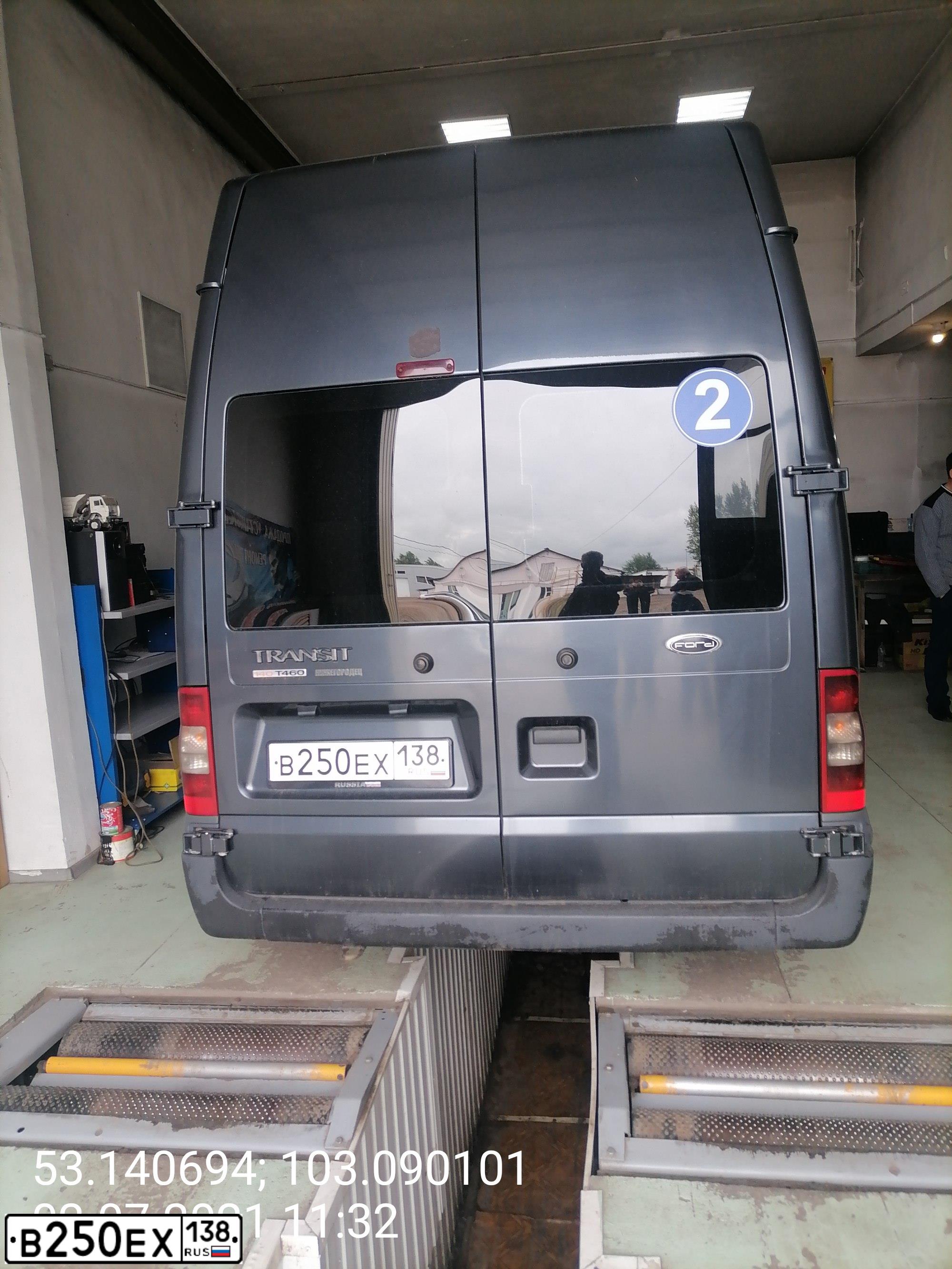 Фото автомобиля FORD TRANSIT, 2011 — госномер В250ЕХ138. Цвет: темно-серый