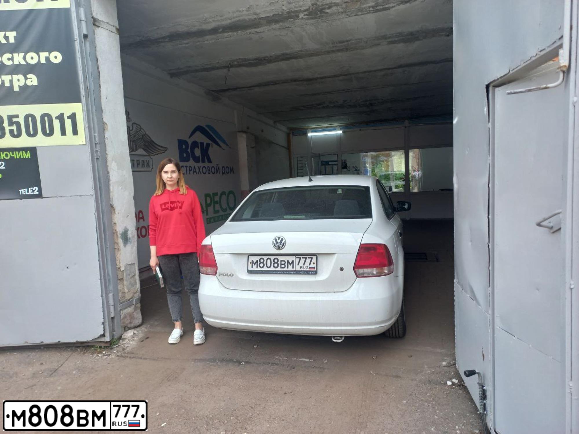 Фото автомобиля VOLKSWAGEN POLO, 2014 — госномер М594ВС180. Цвет: БЕЛЫЙ