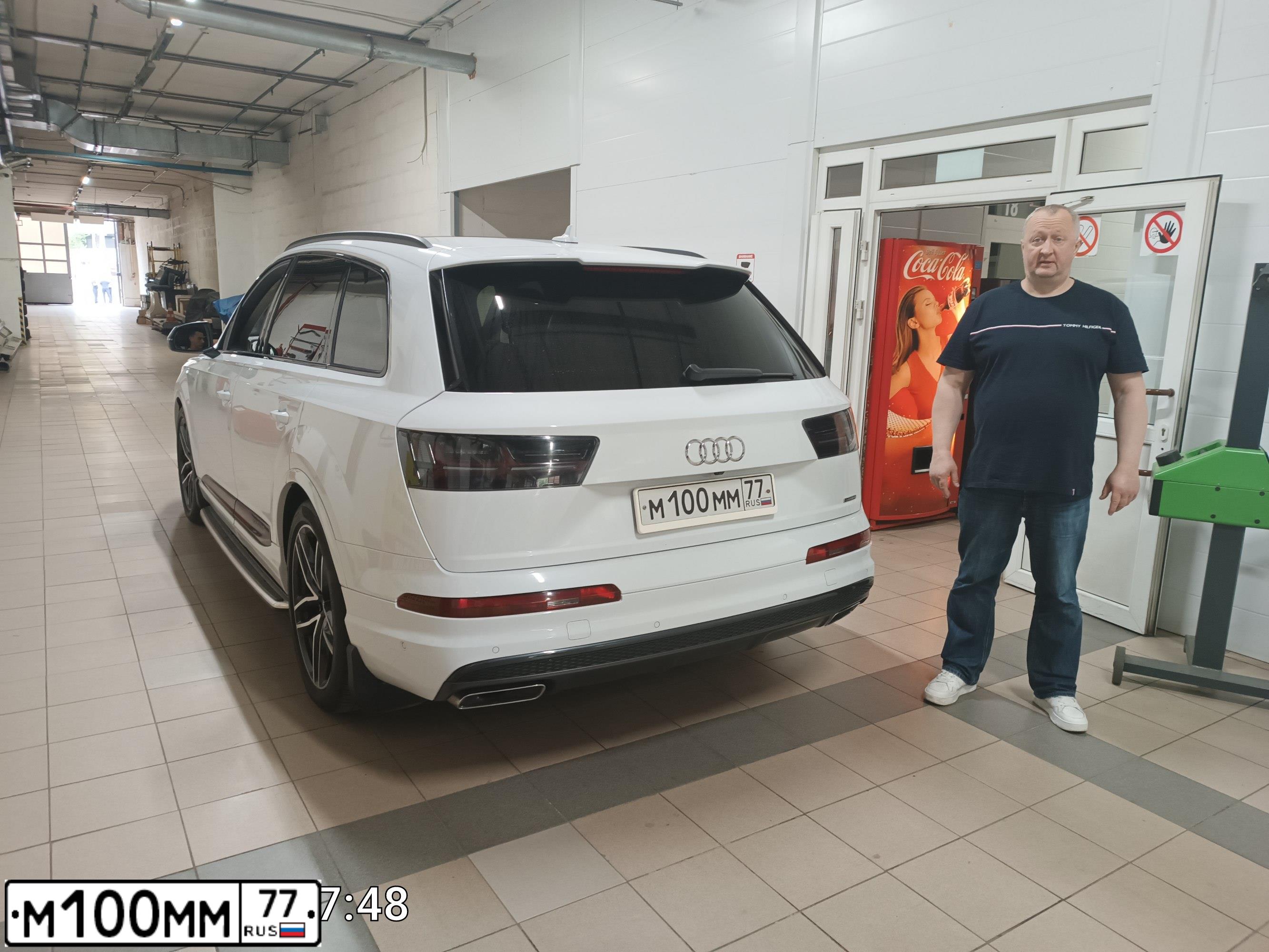Фото автомобиля AUDI A6, 2003 — госномер М100ММ77. Цвет: ЧЕРНЫЙ