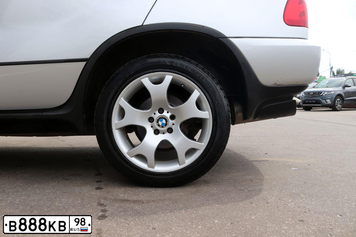 Фото автомобиля BMW X5, 2002 — госномер А747АА53. Цвет: Серебристый