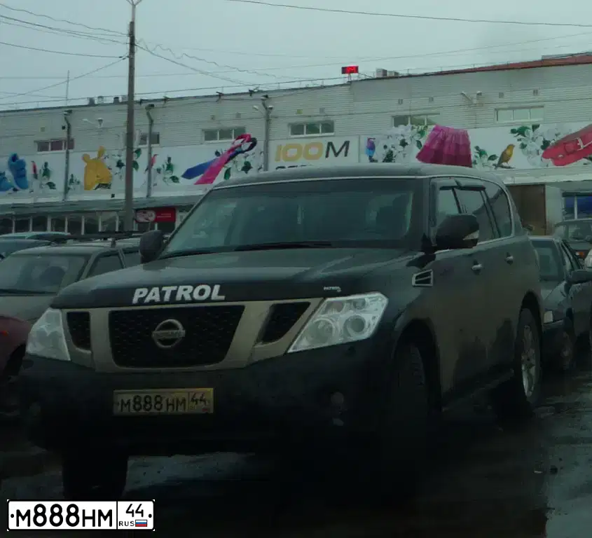 Фото автомобиля NISSAN PATROL, 2012 — госномер М888НМ44. Цвет: ЧЕРНЫЙ