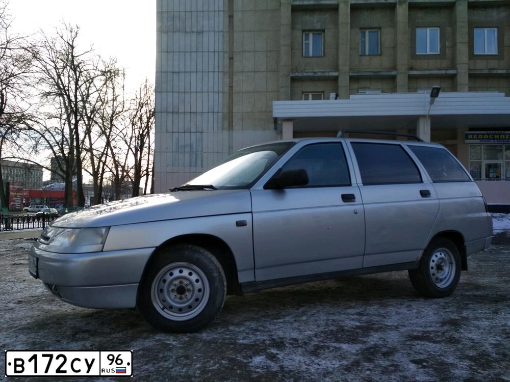 Фото автомобиля LADA 2111 LADA, 2005 — госномер В172СУ96. Цвет: СВЕТЛО-СЕРЫЙ