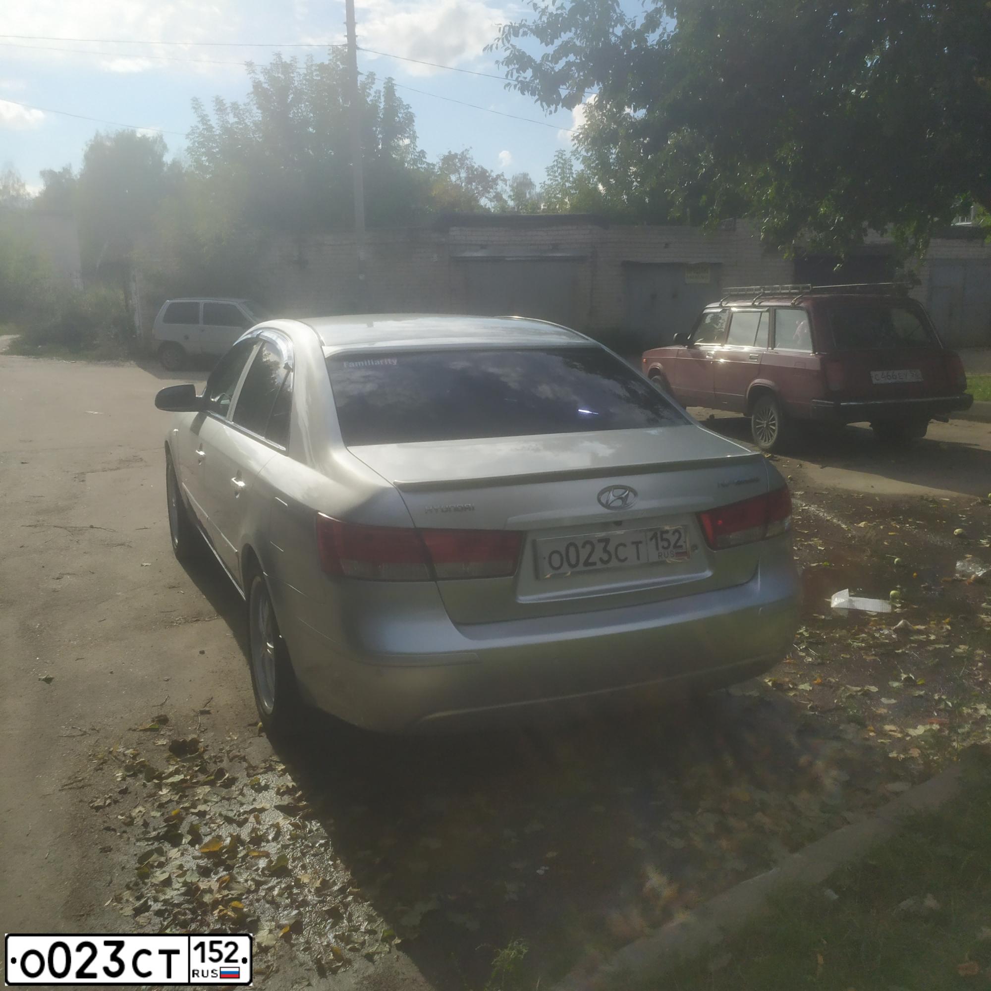 Фото автомобиля HYUNDAI SONATA, 2008 — госномер У150РР150. Цвет: СЕРЕБРИСТЫЙ