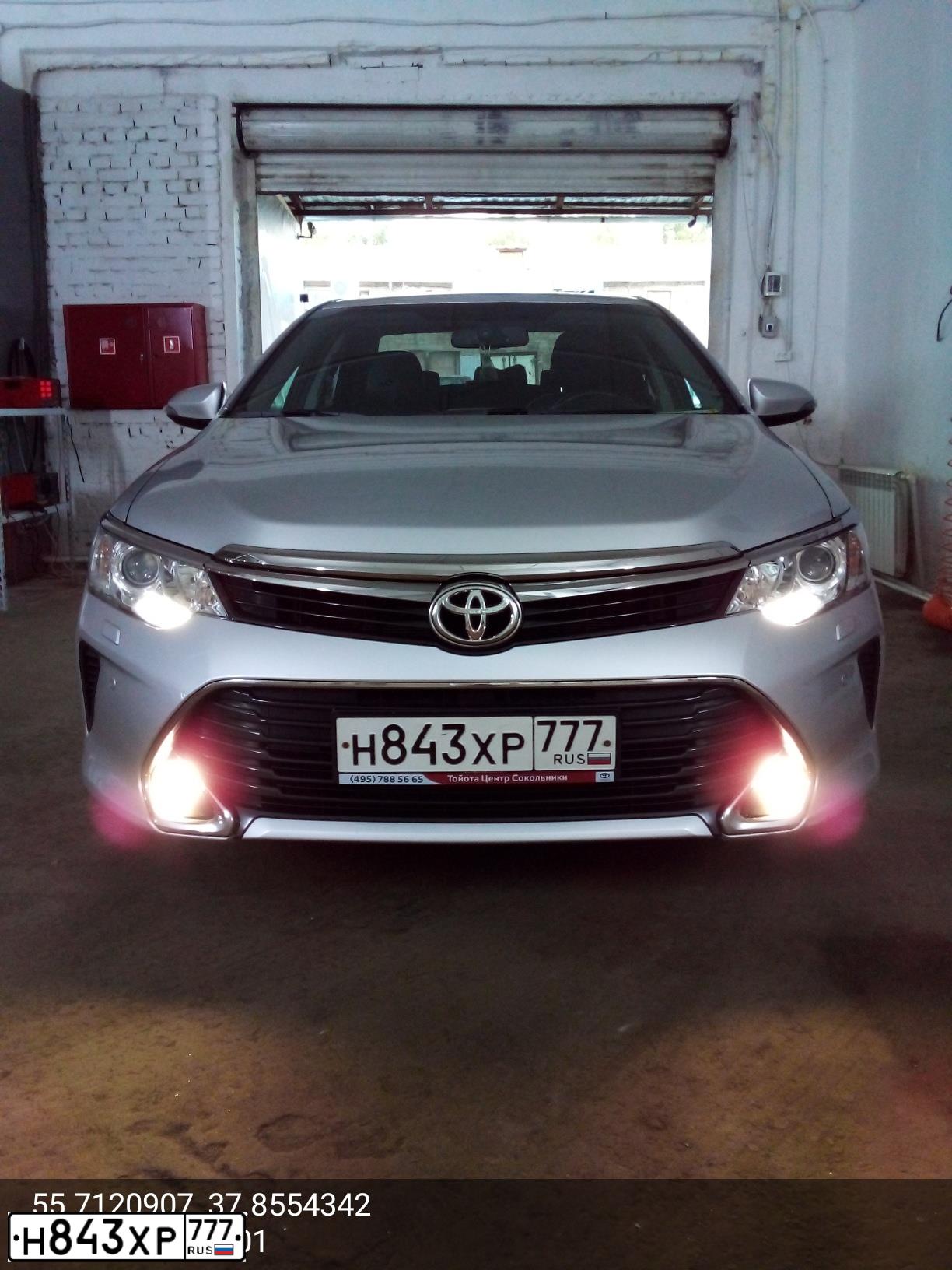 Фото автомобиля TOYOTA CAMRY, 2017 — госномер Н843ХР777. Цвет: СЕРЕБРИСТЫЙ МЕТАЛЛИК
