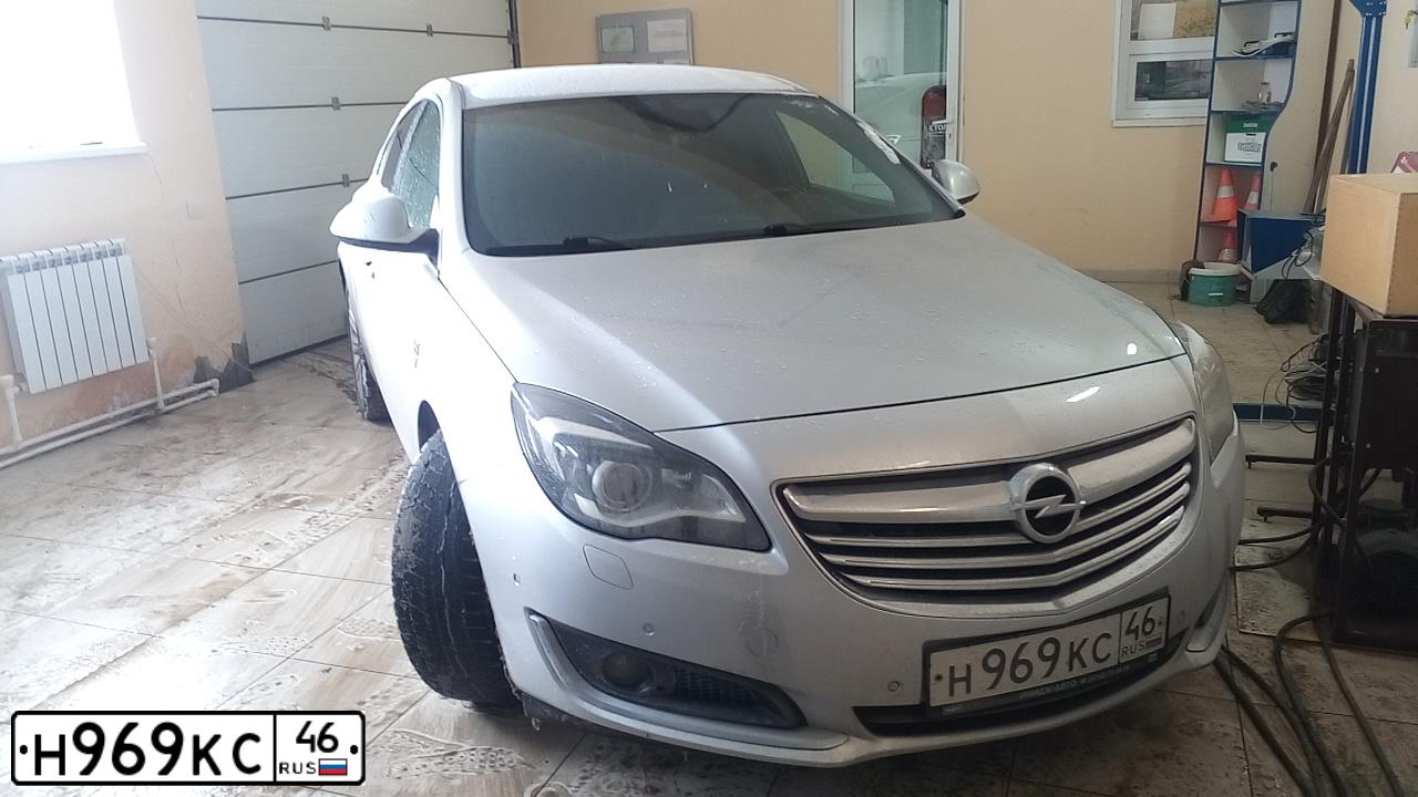 Фото автомобиля OPEL INSIGNIA, 2013 — госномер Н969КС46. Цвет: Серебристый