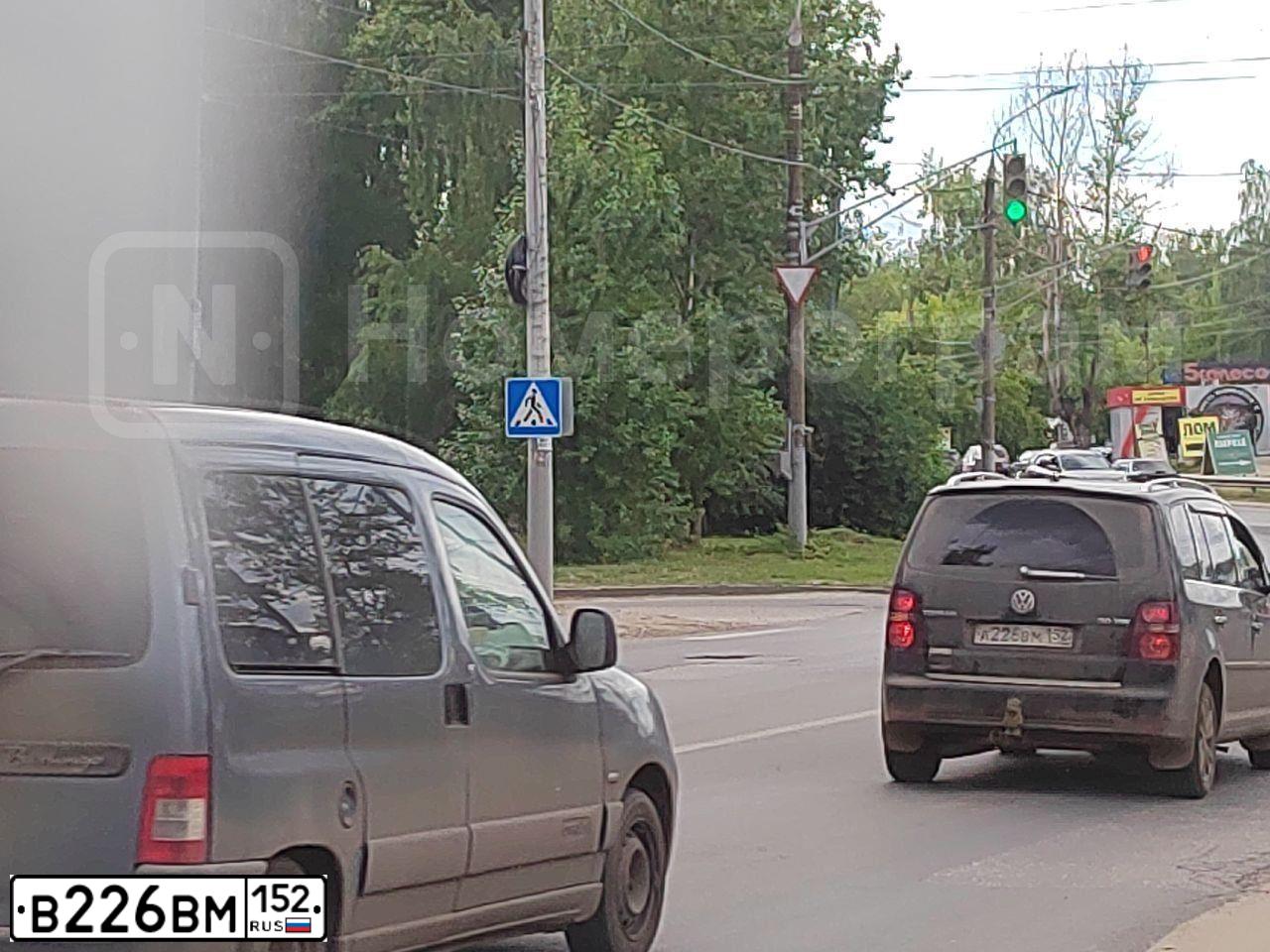 Фото автомобиля FORD FOCUS, 2006 — госномер К320МР761. Цвет: СВЕТЛО-СЕРЫЙ