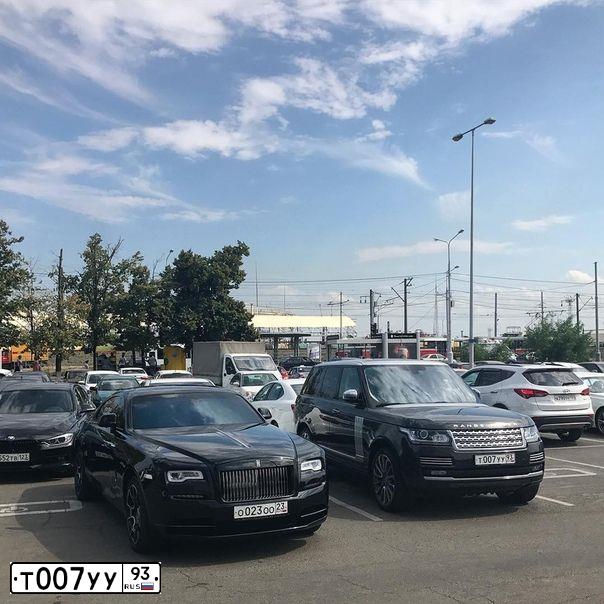 Фото автомобиля TOYOTA CAMRY, 2010 — госномер Т007УУ93. Цвет: ЧЕРНЫЙ