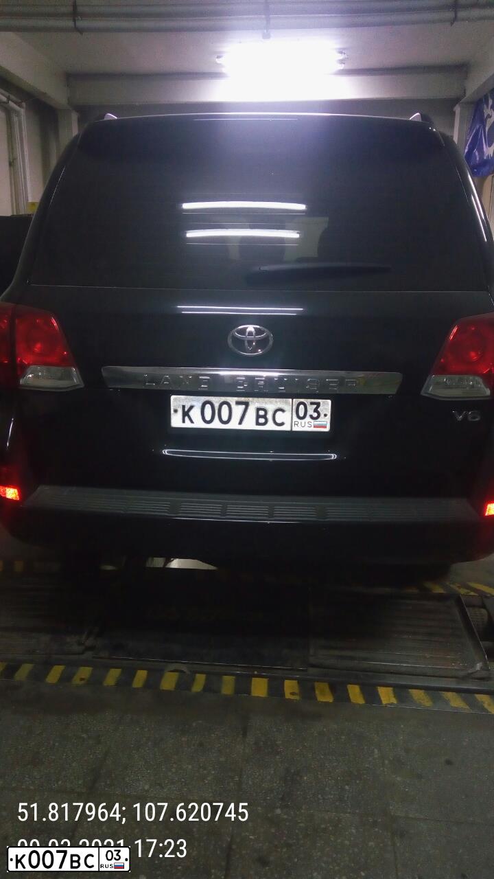Фото автомобиля TOYOTA LANDCRUISER 200, 2013 — госномер К007ВС03. Цвет: ЧЕРНЫЙ