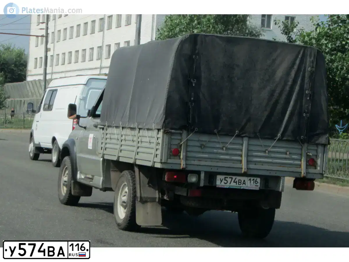 Фото автомобиля UAZ 2360 CARGO, 2014 — госномер У574ВА116. Цвет: СЕРЕБ.ЖЕЛТ.МЕТАЛЛИК