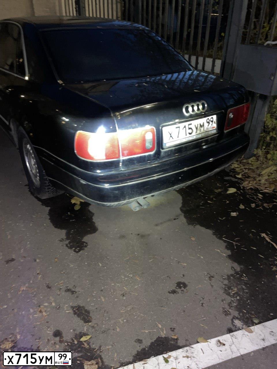Фото автомобиля AUDI A8, 1997 — госномер Х715УМ99. Цвет: ЧЕРНЫЙ