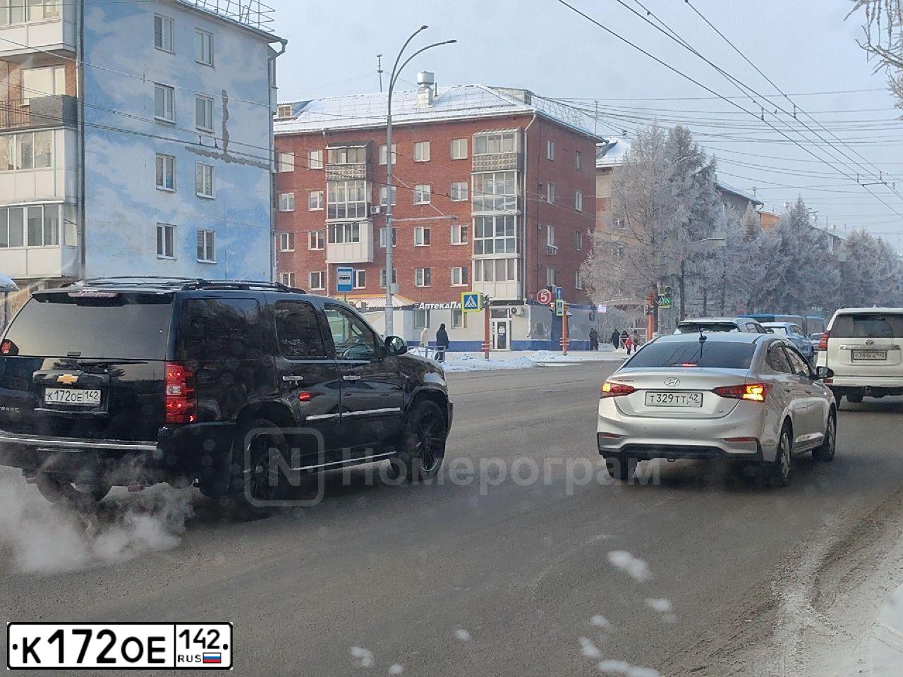 Фото автомобиля CHEVROLET TAHOE, 2012 — госномер К172ОЕ142. Цвет: ЧЕРНЫЙ