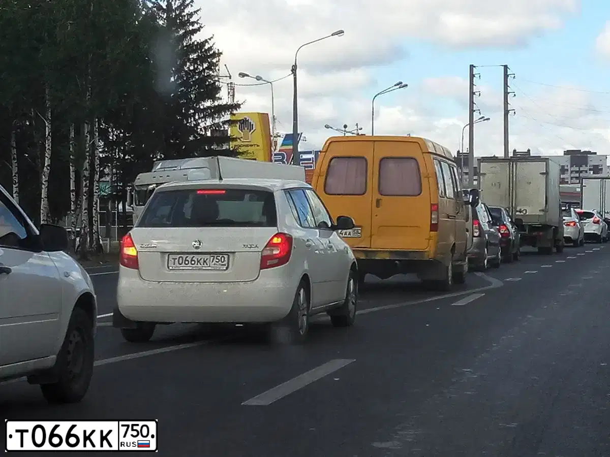 Фото автомобиля SKODA FABIA, 2014 — госномер В260КЕ763. Цвет: БЕЛЫЙ