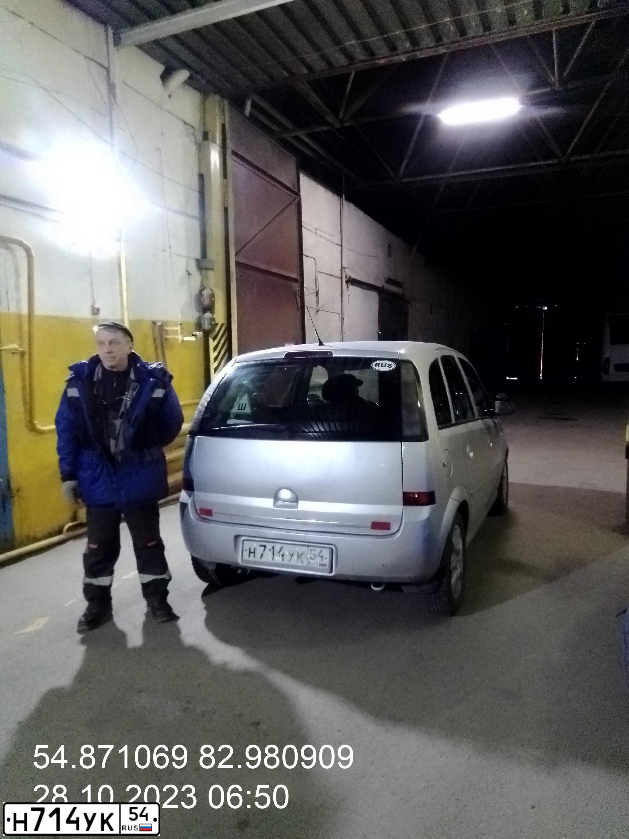Фото автомобиля OPEL MERIVA, 2007 — госномер Н714УК54. Цвет: Серебристый