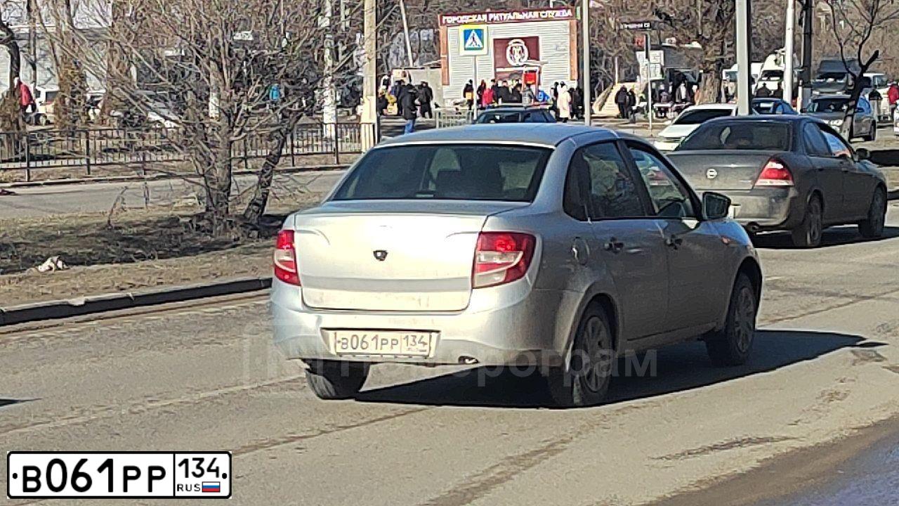 Фото автомобиля VAZ ЛАДА 219010 ЛАДА ГРАНТА СТ, 2016 — госномер В061РР134. Цвет: СЕРЕБРИСТЫЙ