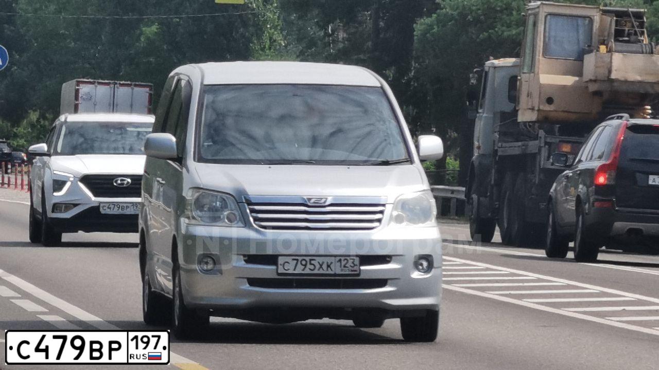 Фото автомобиля MERCEDES S-KLASSE, 2007 — госномер С981МЕ39. Цвет: ЧЕРНЫЙ