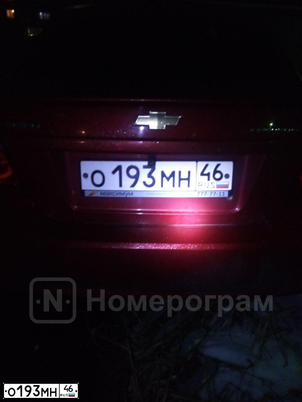Фото автомобиля CHEVROLET AVEO, 2010 — госномер О193МН46. Цвет: Красный