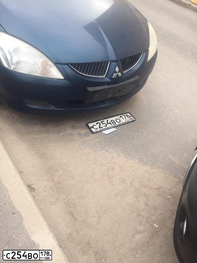 Фото автомобиля MITSUBISHI LANCER, 2005 — госномер Р157УН33. Цвет: синий