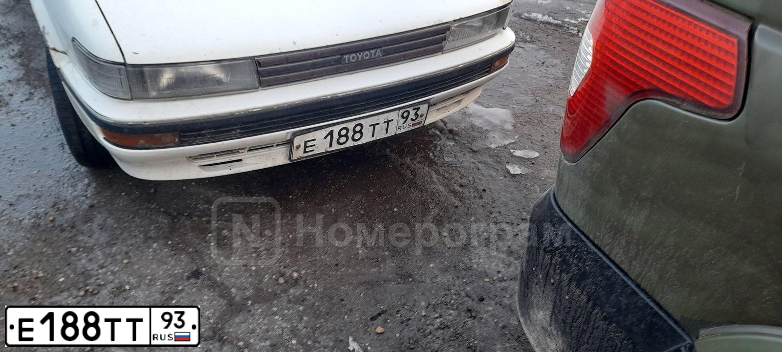 Фото автомобиля TOYOTA COROLLA, 1988 — госномер Е188ТТ93. Цвет: Белый