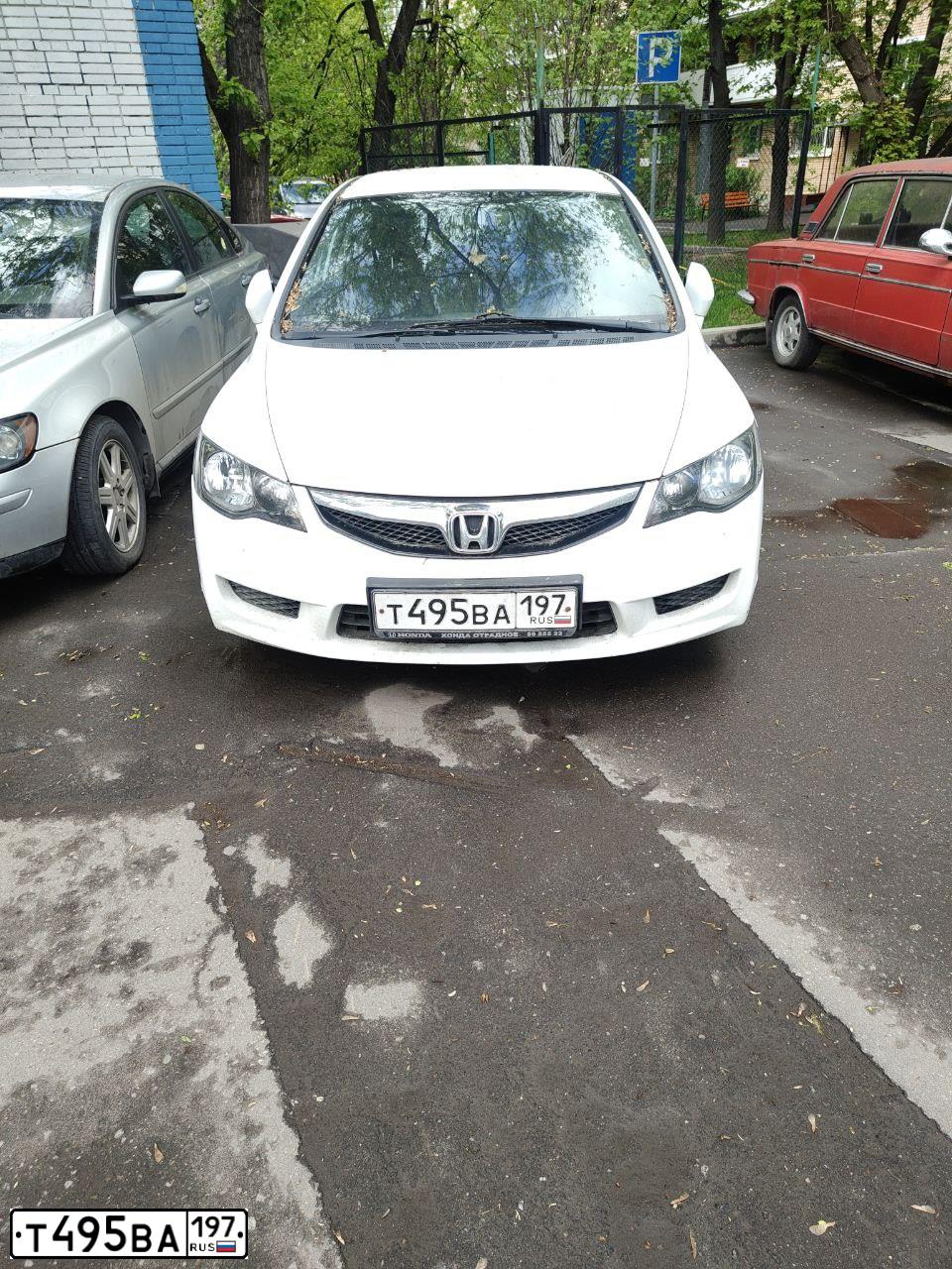 Фото автомобиля HONDA CIVIC, 2010 — госномер Т495ВА197. Цвет: БЕЛЫЙ