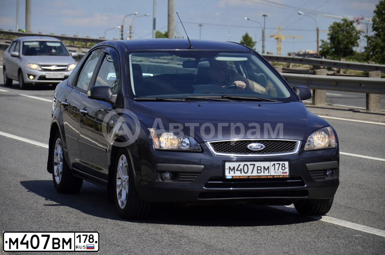 Фото автомобиля FORD FOCUS, 2006 — госномер М407ВМ178. Цвет: ТЕМНО-СЕРЫЙ