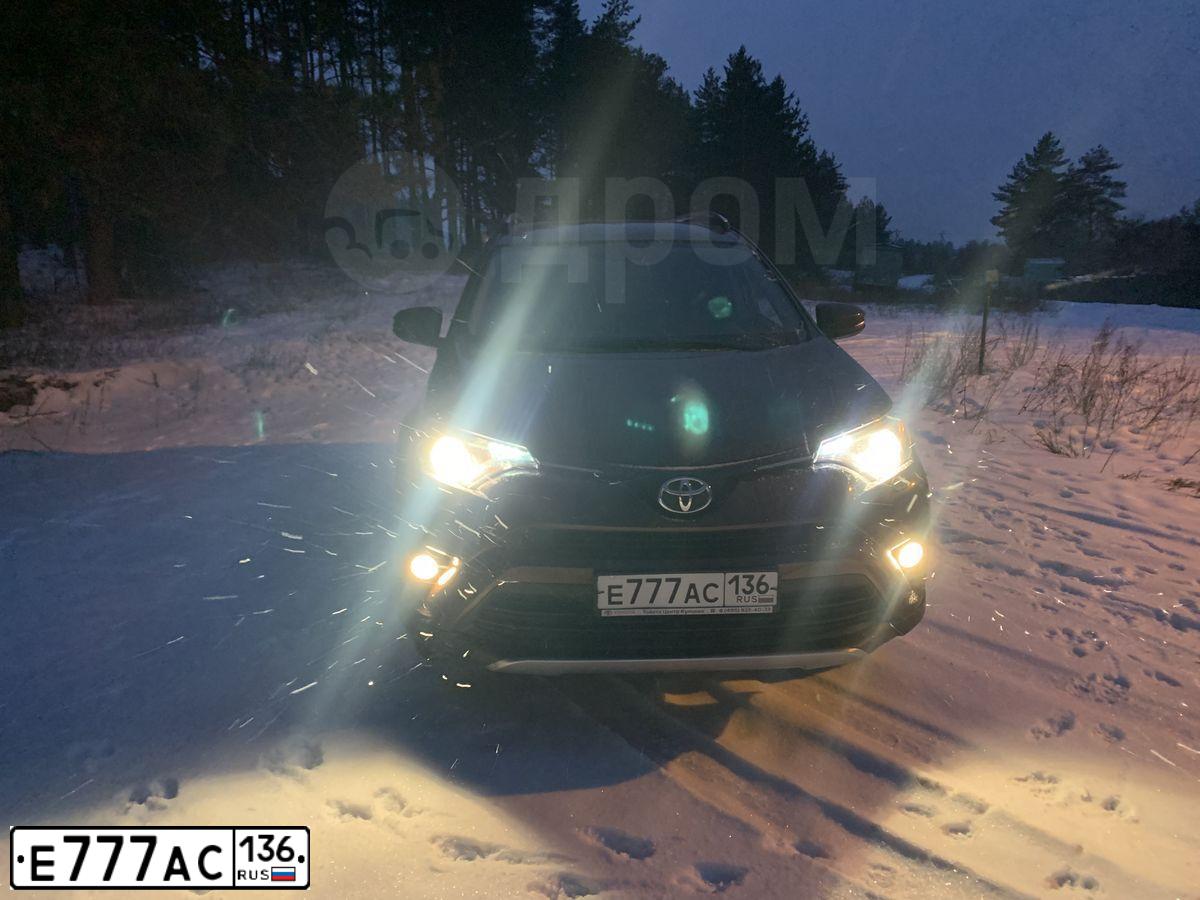 Фото автомобиля TOYOTA RAV4, 2017 — госномер Е777АС136. Цвет: КОРИЧНЕВЫЙ МЕТАЛЛИК