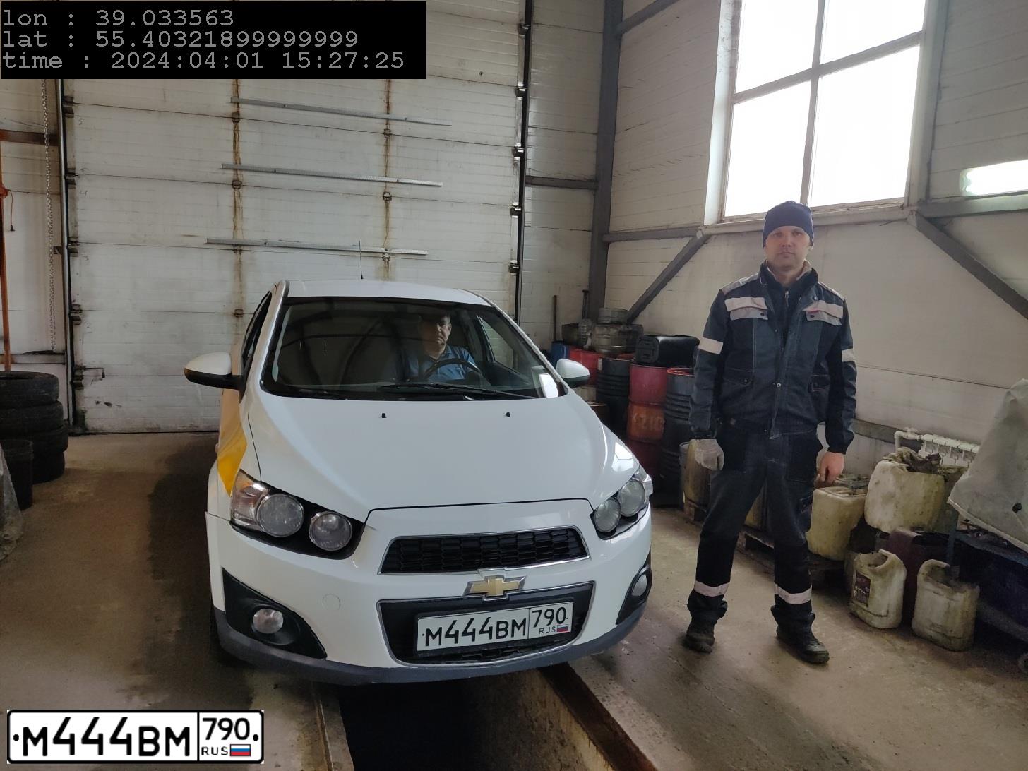 Фото автомобиля CHEVROLET AVEO, 2014 — госномер М444ВМ790. Цвет: БЕЛЫЙ-ЖЕЛТЫЙ-СЕРЫЙ