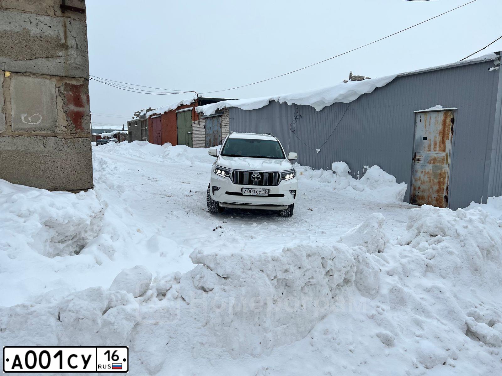 Фото автомобиля VOLKSWAGEN TOUAREG, 2008 — госномер А001СУ16. Цвет: ЧЕРНЫЙ