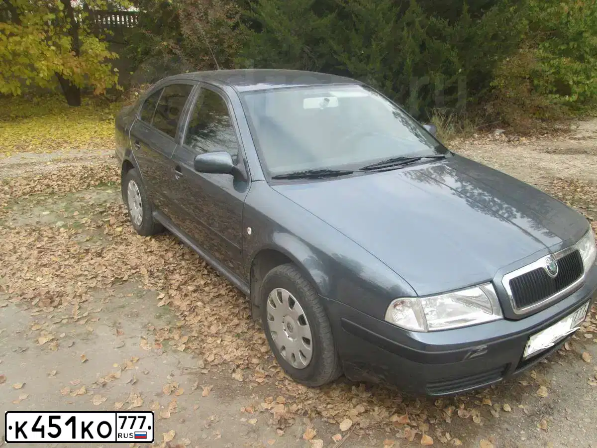Фото автомобиля SKODA OCTAVIA, 2006 — госномер К451КО777. Цвет: СЕРЫЙ